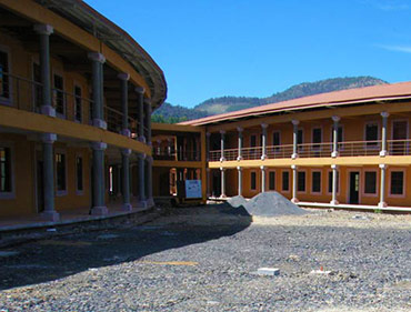 Construccion de Universidad Intercultural Indigena de Mich en Pichataro IIFEEM